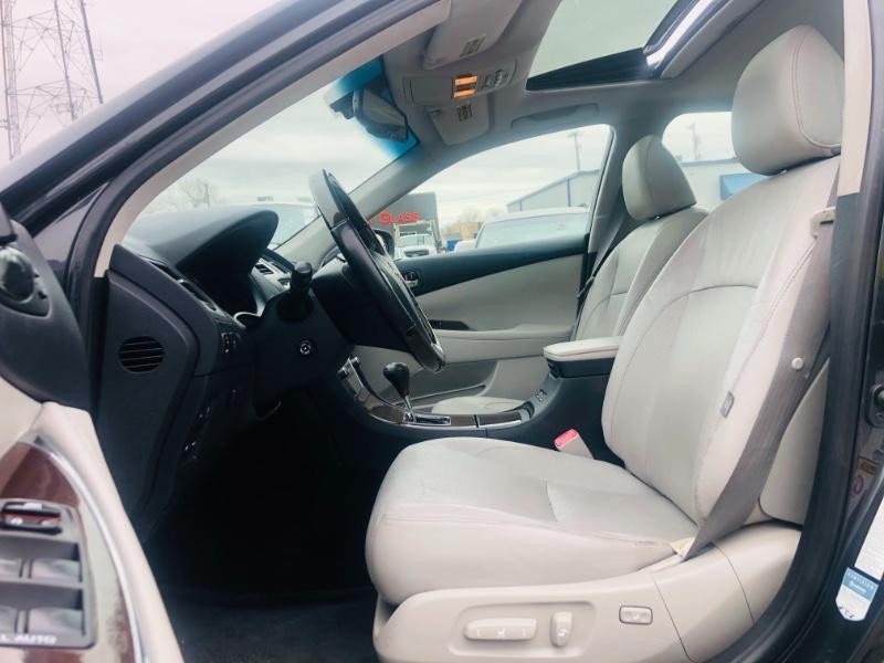 Lexus ES 350 Vehicle Full-screen Gallery Image 10