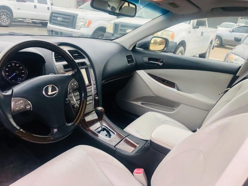 Lexus ES 350 Vehicle Full-screen Gallery Image 11