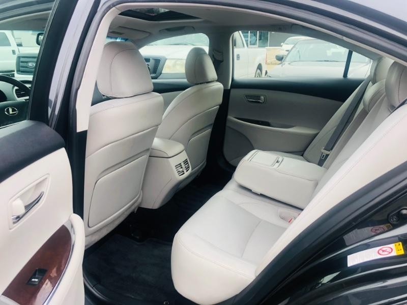 Lexus ES 350 Vehicle Full-screen Gallery Image 14