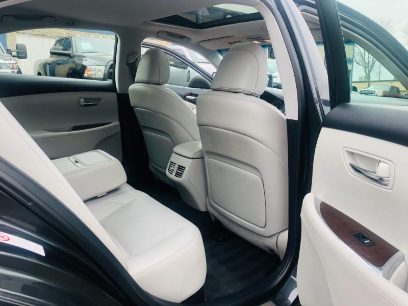 Lexus ES 350 Vehicle Full-screen Gallery Image 18