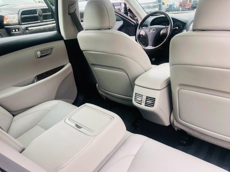 Lexus ES 350 Vehicle Full-screen Gallery Image 19