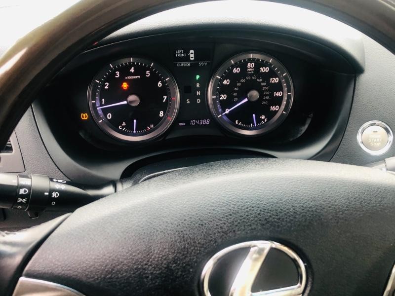 Lexus ES 350 Vehicle Full-screen Gallery Image 25