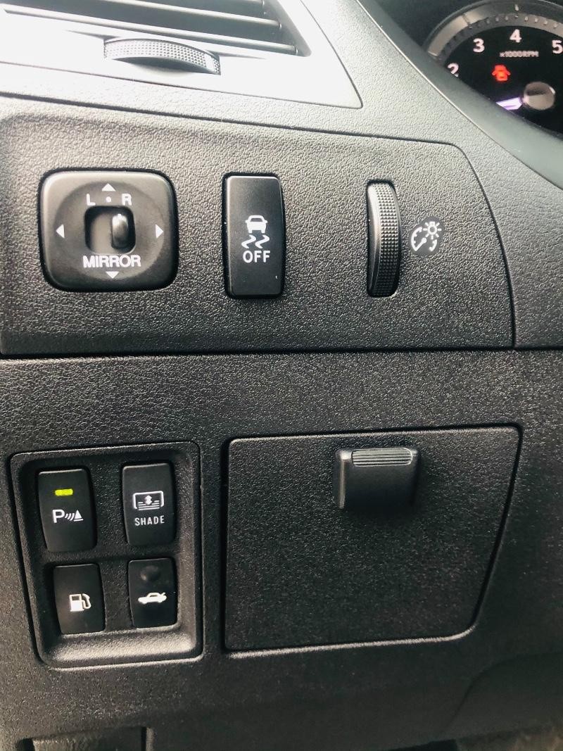 Lexus ES 350 Vehicle Full-screen Gallery Image 29