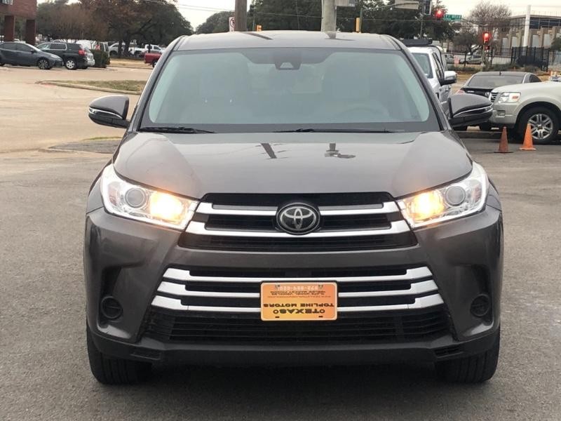 Toyota Highlander Vehicle Full-screen Gallery Image 03