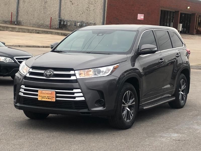 Toyota Highlander Vehicle Full-screen Gallery Image 04