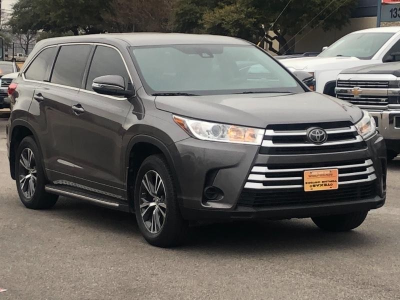 Toyota Highlander Vehicle Full-screen Gallery Image 06