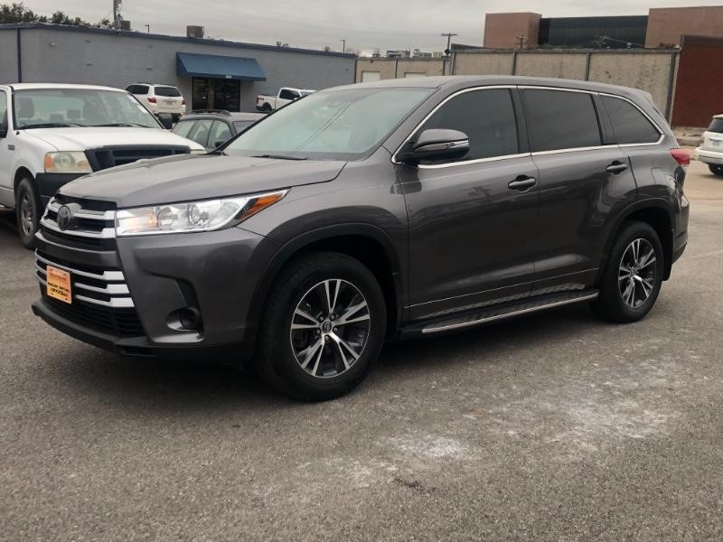 Toyota Highlander Vehicle Full-screen Gallery Image 07