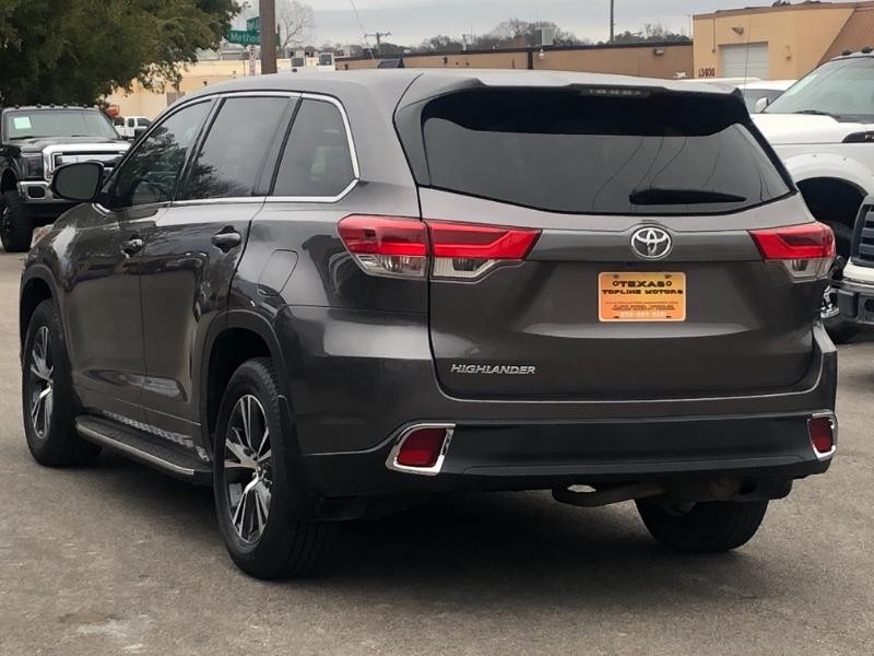 Toyota Highlander Vehicle Full-screen Gallery Image 09