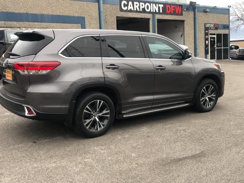 Toyota Highlander Vehicle Full-screen Gallery Image 14