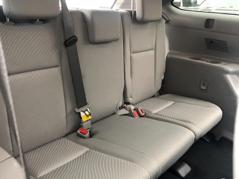 Toyota Highlander Vehicle Full-screen Gallery Image 21