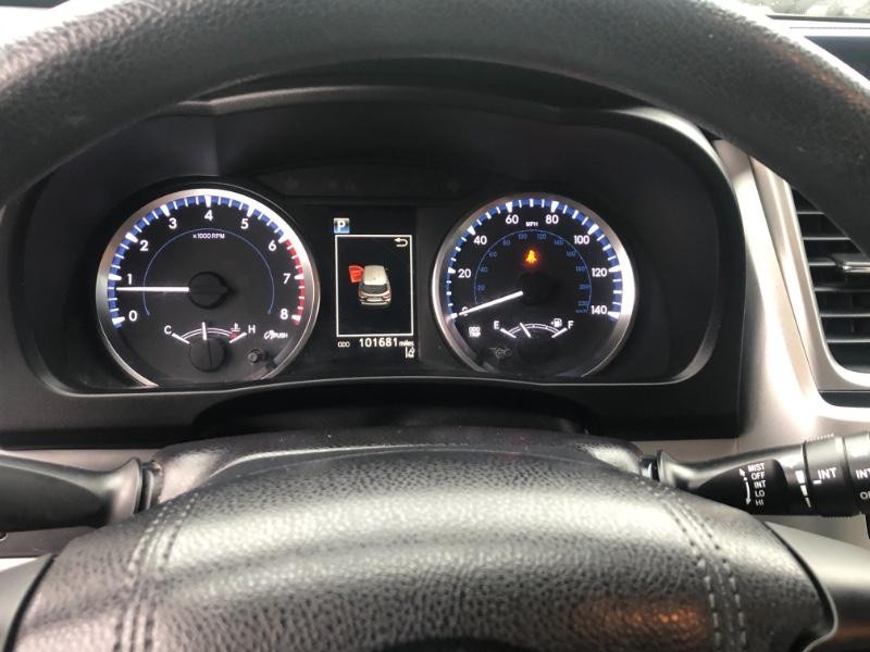 Toyota Highlander Vehicle Full-screen Gallery Image 26