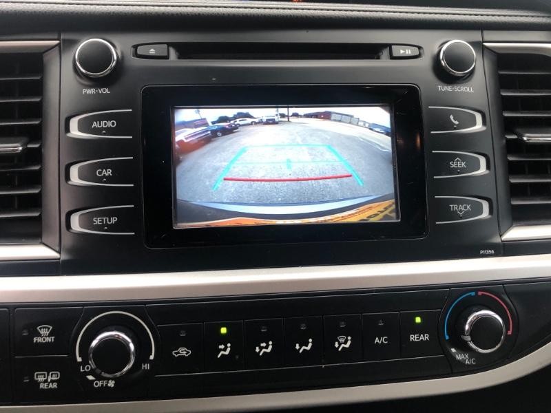 Toyota Highlander Vehicle Full-screen Gallery Image 27