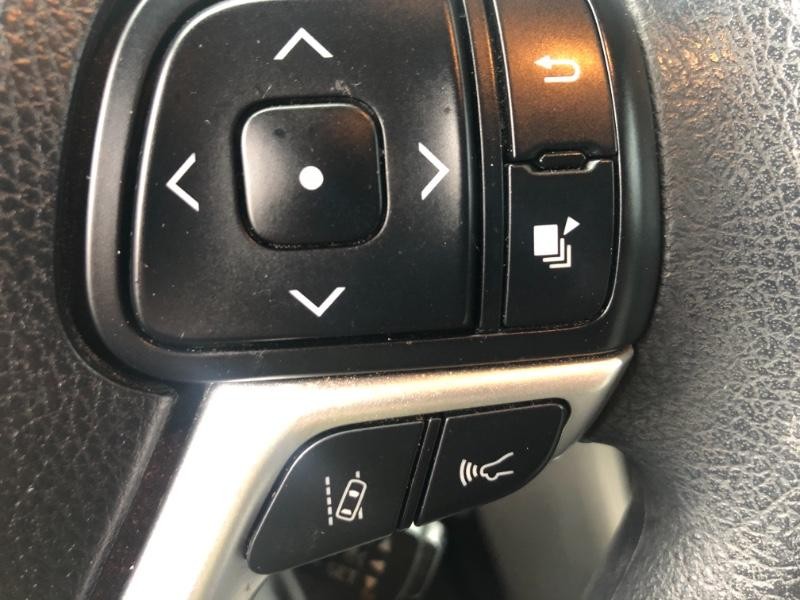 Toyota Highlander Vehicle Full-screen Gallery Image 29