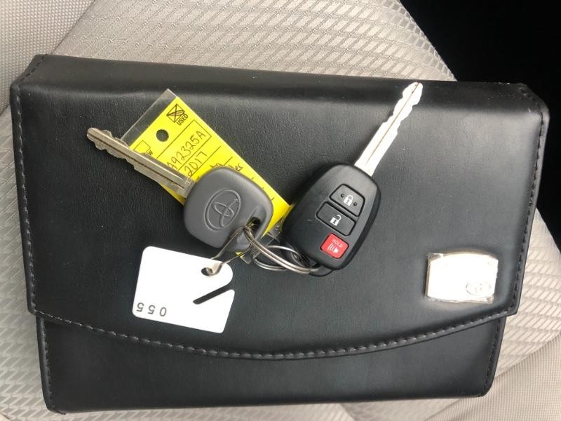 Toyota Highlander Vehicle Full-screen Gallery Image 33