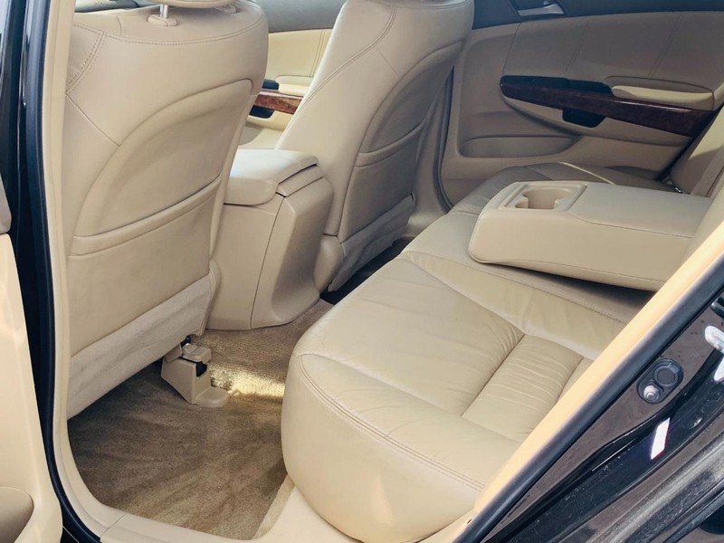 Honda Accord Sedan Vehicle Full-screen Gallery Image 12