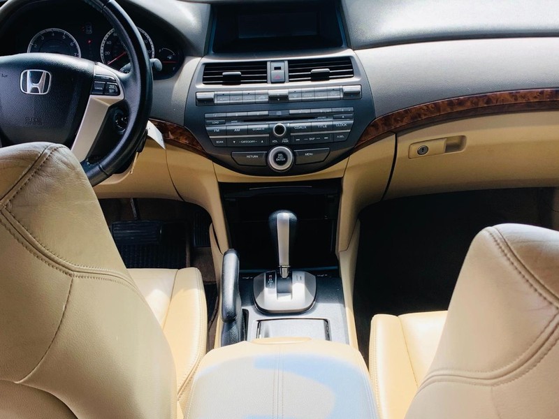 Honda Accord Sedan Vehicle Full-screen Gallery Image 13