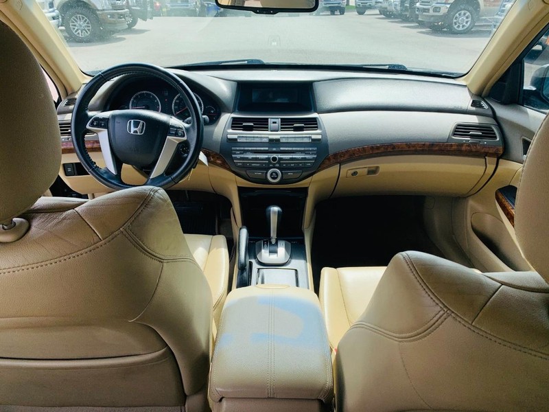 Honda Accord Sedan Vehicle Full-screen Gallery Image 14