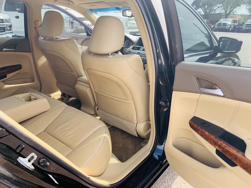 Honda Accord Sedan Vehicle Full-screen Gallery Image 16