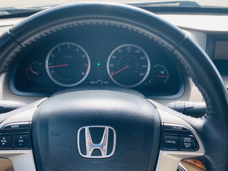 Honda Accord Sedan Vehicle Full-screen Gallery Image 18