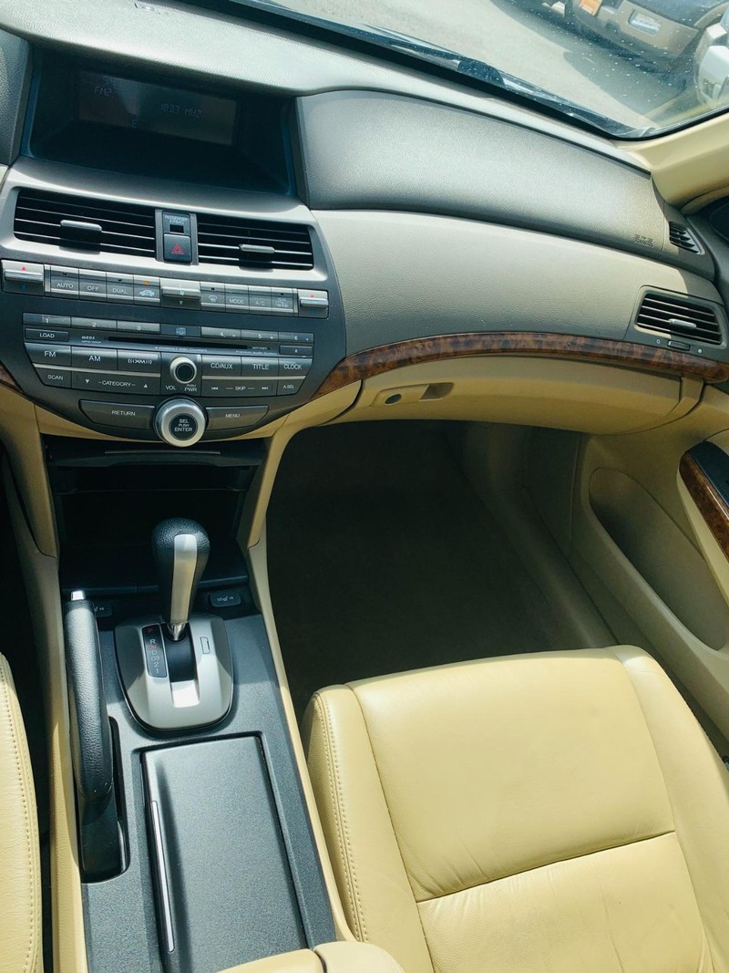 Honda Accord Sedan Vehicle Full-screen Gallery Image 19