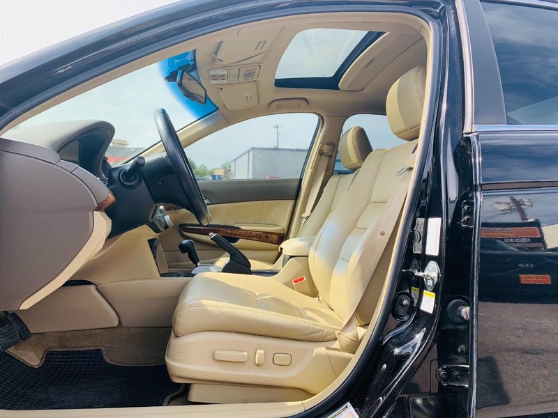 Honda Accord Sedan Vehicle Full-screen Gallery Image 21