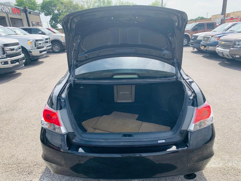 Honda Accord Sedan Vehicle Full-screen Gallery Image 23