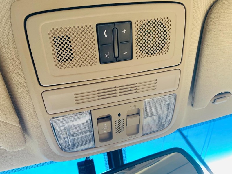 Honda Accord Sedan Vehicle Full-screen Gallery Image 24