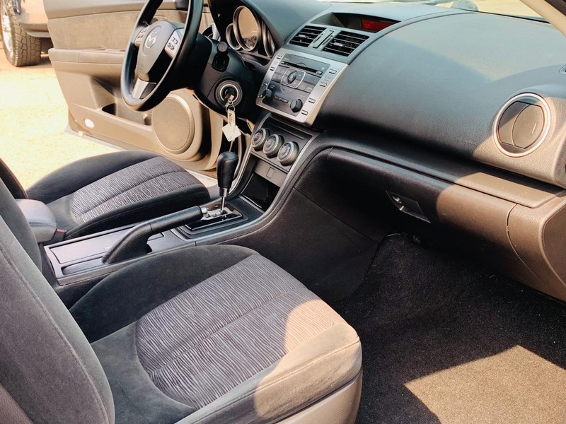 Mazda MAZDA6 Vehicle Full-screen Gallery Image 09