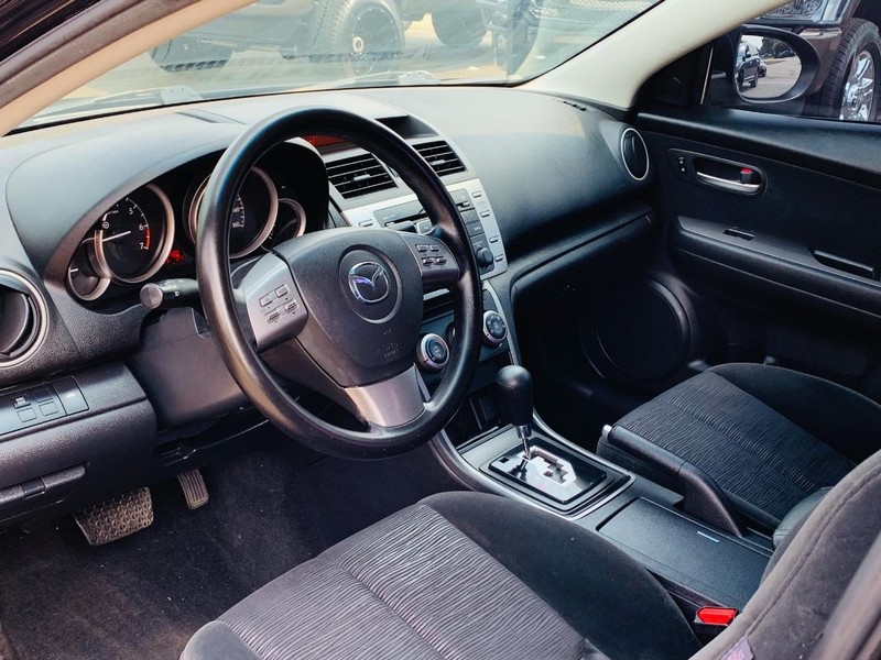 Mazda MAZDA6 Vehicle Full-screen Gallery Image 11