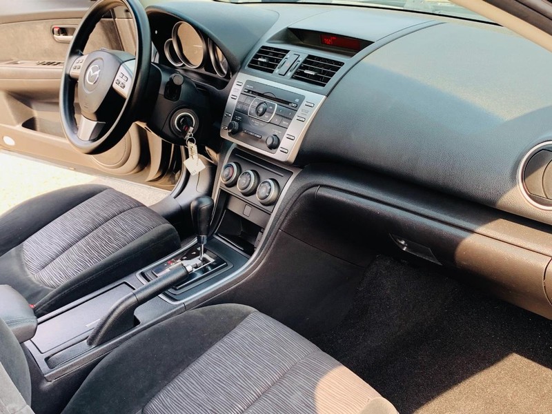 Mazda MAZDA6 Vehicle Full-screen Gallery Image 13