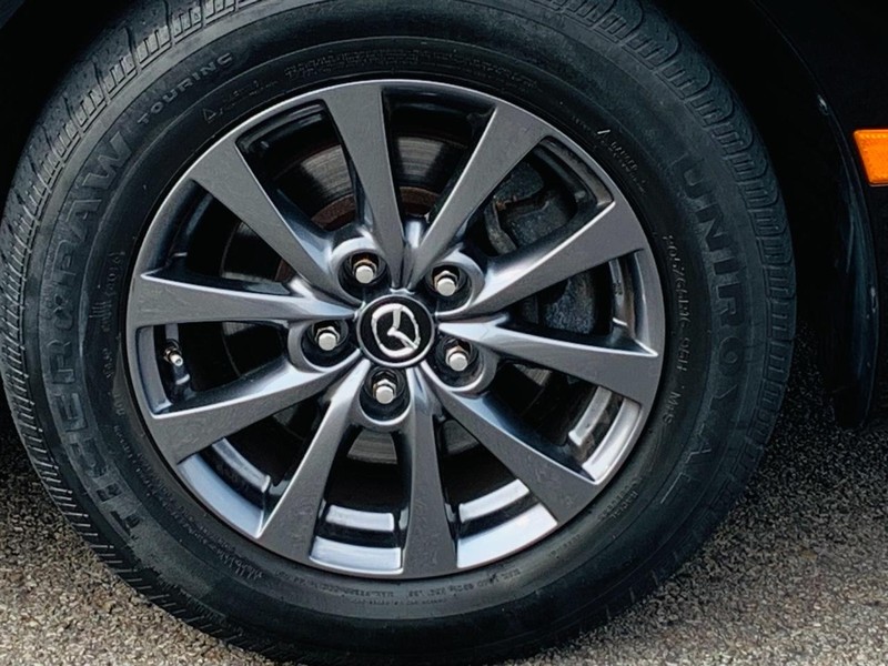 Mazda MAZDA6 Vehicle Full-screen Gallery Image 24