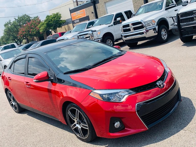 Toyota Corolla Vehicle Full-screen Gallery Image 02