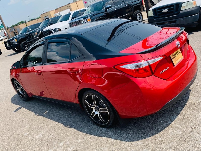 Toyota Corolla Vehicle Full-screen Gallery Image 10