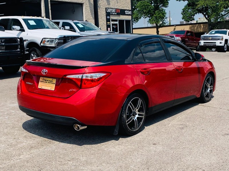 Toyota Corolla Vehicle Full-screen Gallery Image 11