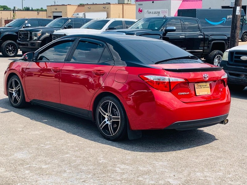 Toyota Corolla Vehicle Full-screen Gallery Image 15