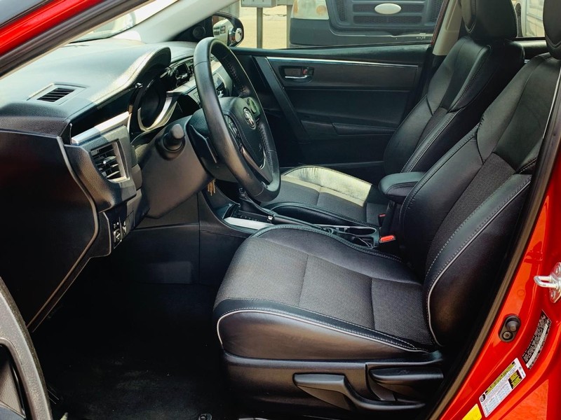 Toyota Corolla Vehicle Full-screen Gallery Image 18