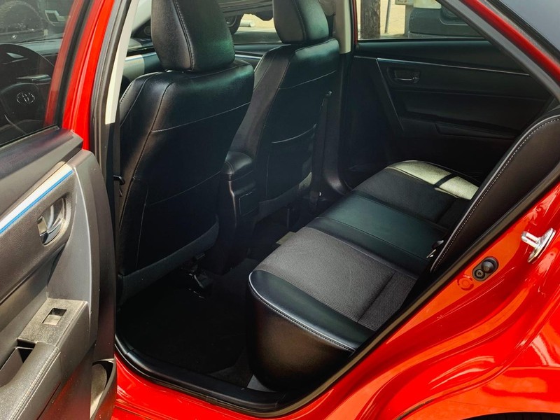 Toyota Corolla Vehicle Full-screen Gallery Image 19