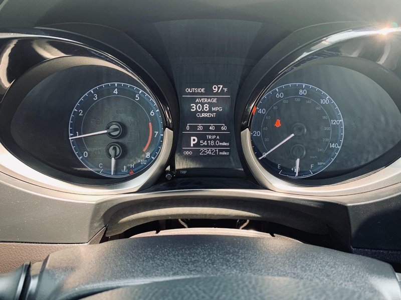 Toyota Corolla Vehicle Full-screen Gallery Image 24