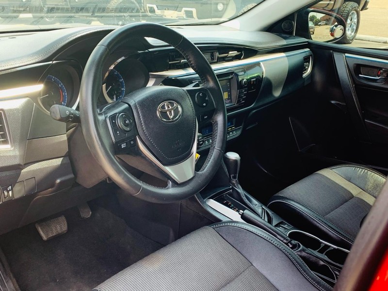 Toyota Corolla Vehicle Full-screen Gallery Image 25