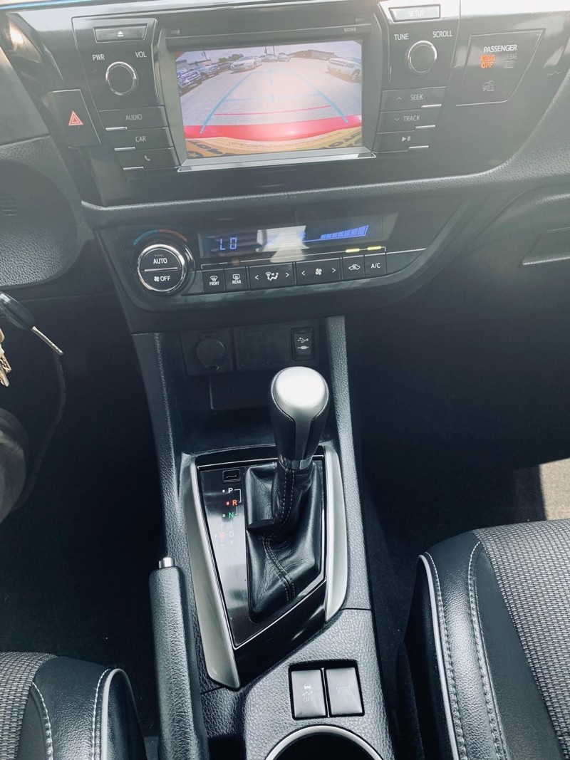 Toyota Corolla Vehicle Full-screen Gallery Image 27