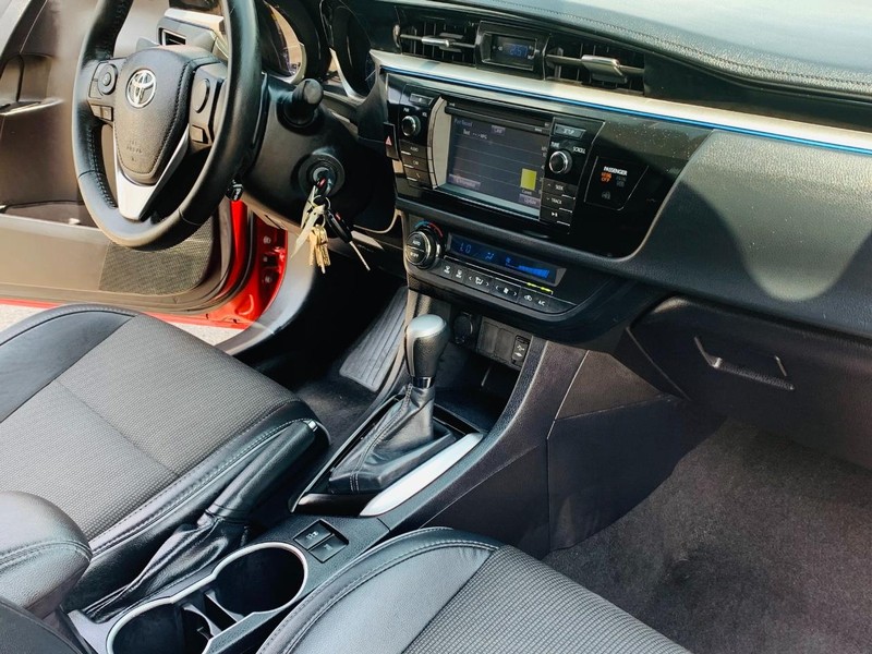 Toyota Corolla Vehicle Full-screen Gallery Image 28