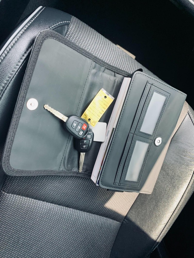 Toyota Corolla Vehicle Full-screen Gallery Image 29