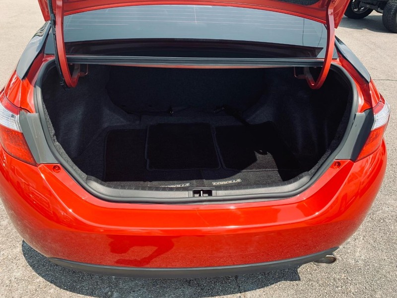 Toyota Corolla Vehicle Full-screen Gallery Image 32