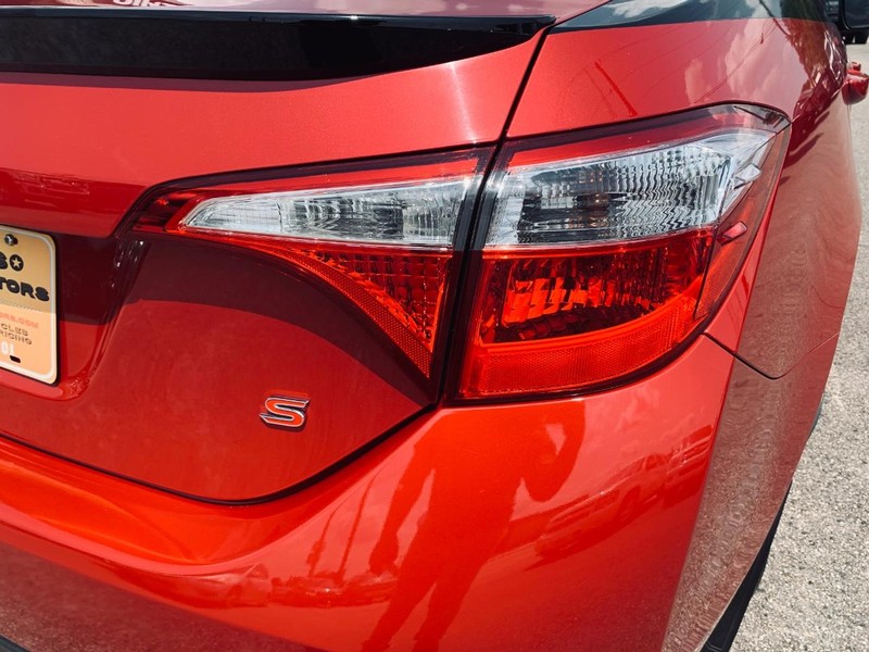 Toyota Corolla Vehicle Full-screen Gallery Image 33