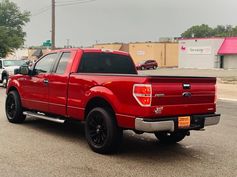 Ford F-150 Vehicle Full-screen Gallery Image 11