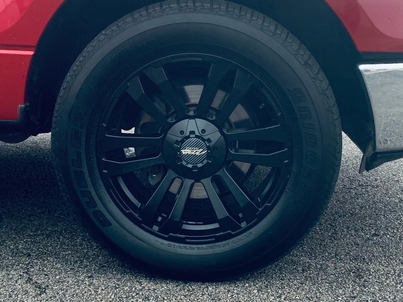 Ford F-150 Vehicle Full-screen Gallery Image 16