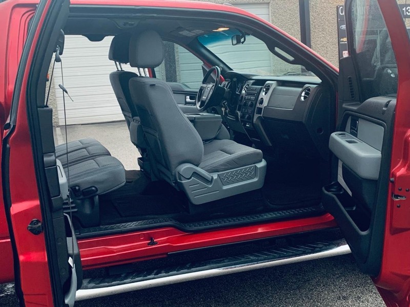 Ford F-150 Vehicle Full-screen Gallery Image 31