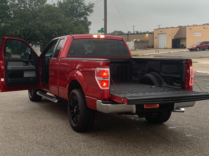 Ford F-150 Vehicle Full-screen Gallery Image 32