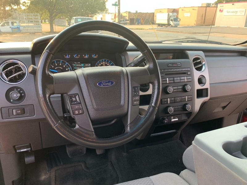 Ford F-150 Vehicle Full-screen Gallery Image 41