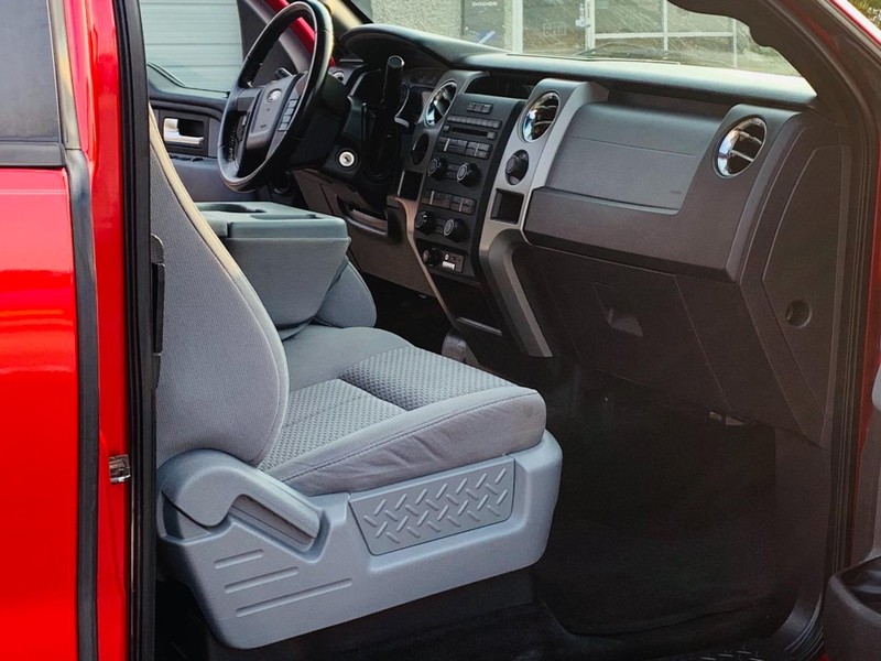 Ford F-150 Vehicle Full-screen Gallery Image 43
